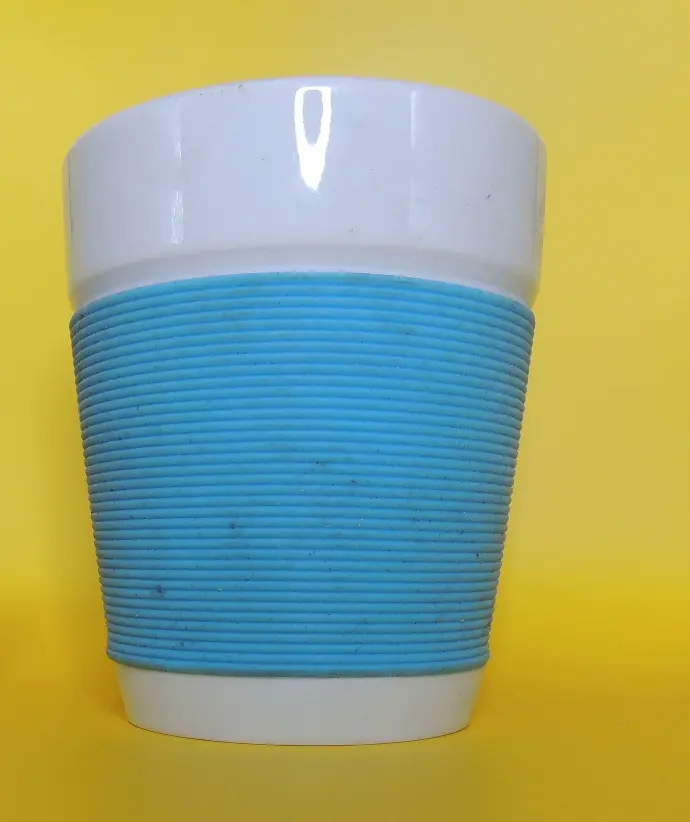 1 MUG TASSE BOL PORCELAINE avec zone froide et antidérapant dérapante en silicone. TURQUOISE