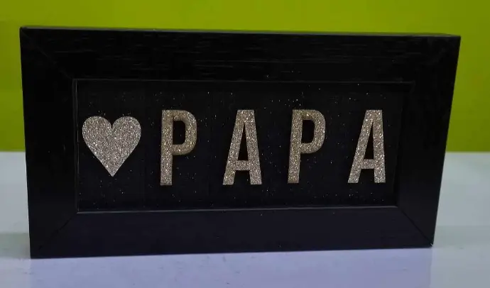 ENCADREMENT AVEC MESSAGE : ( symbole coeur)  PAPA