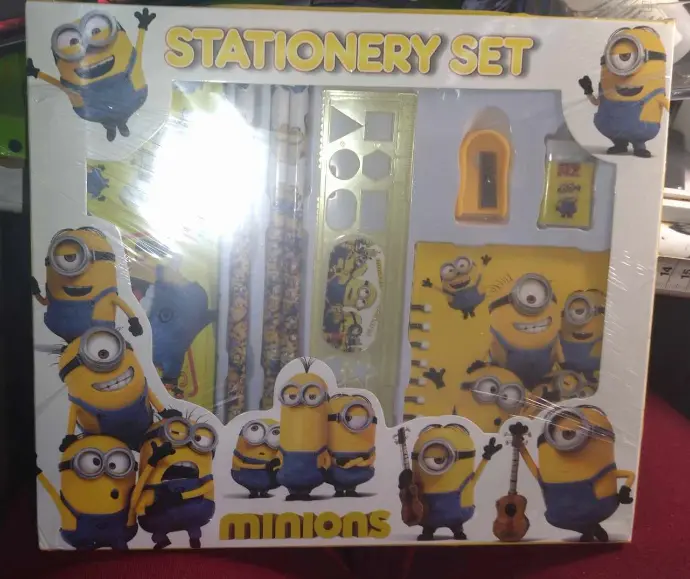 Ensemble de papeterie de luxe MINIONS 8 PIECES